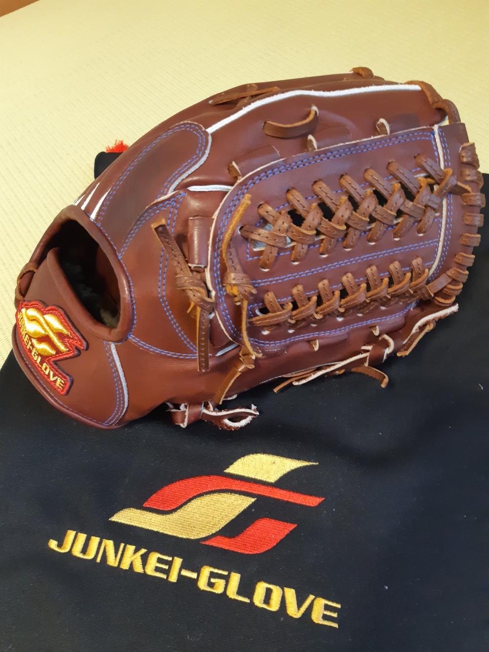 Order glove