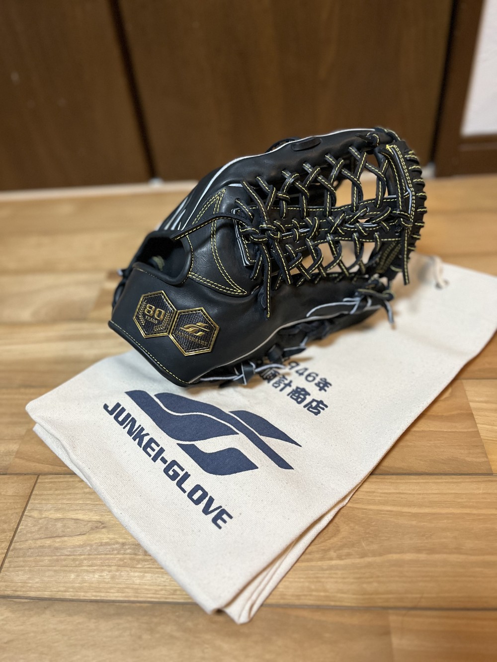 カラスブラック80周年記念モデル